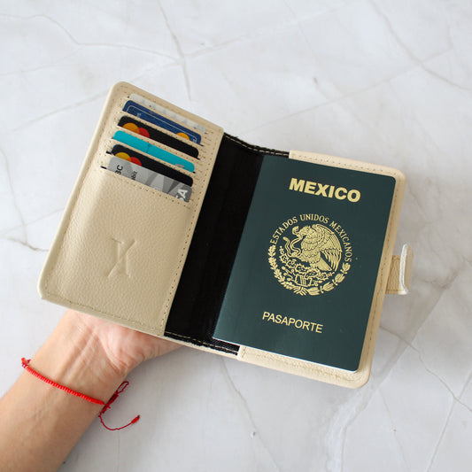 Porta Pasaporte Grabado Beige